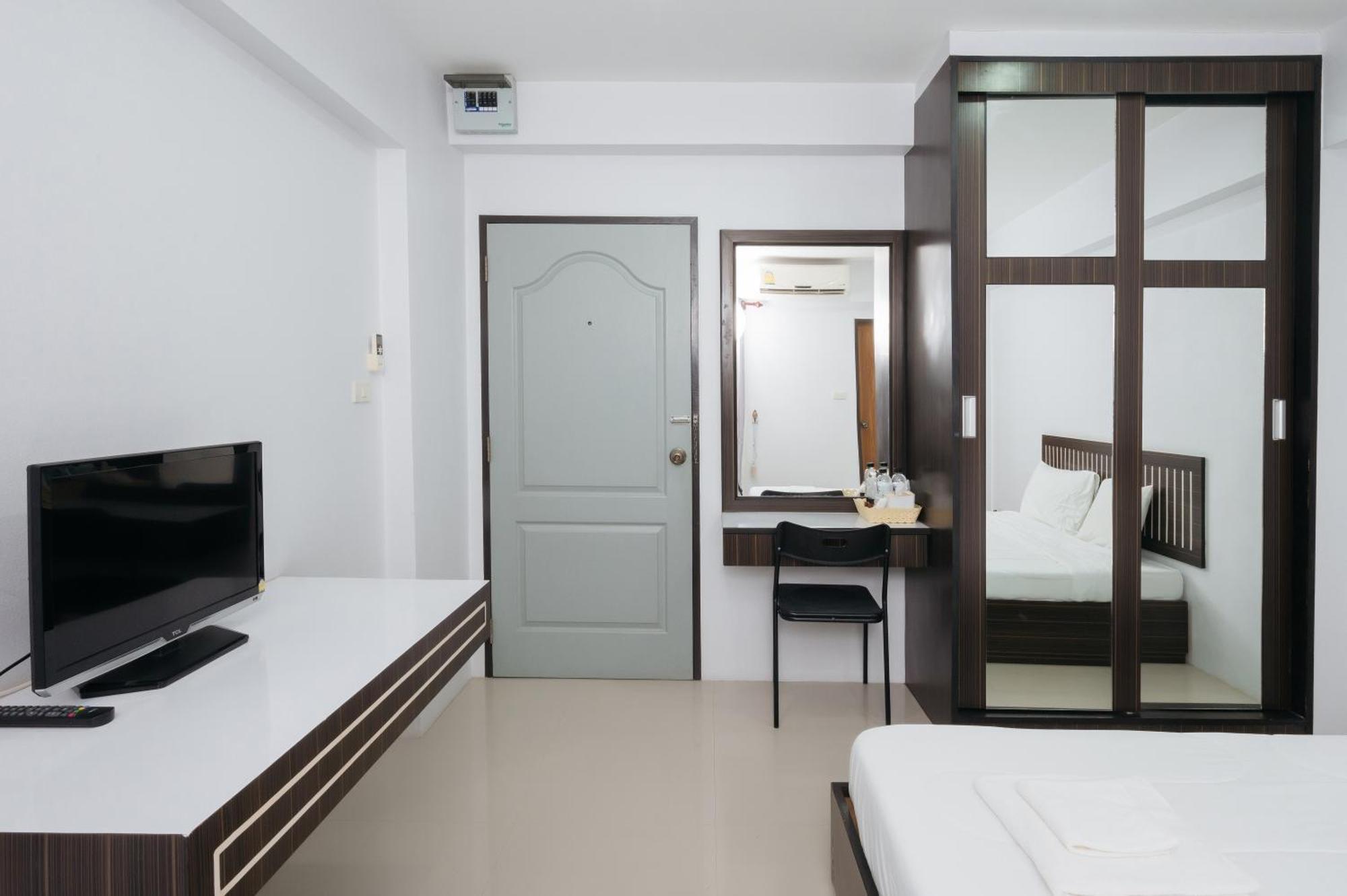 Creston Grand Hotel Suphan Buri Exterior photo