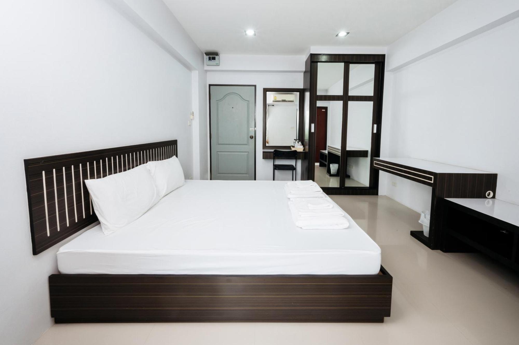 Creston Grand Hotel Suphan Buri Exterior photo