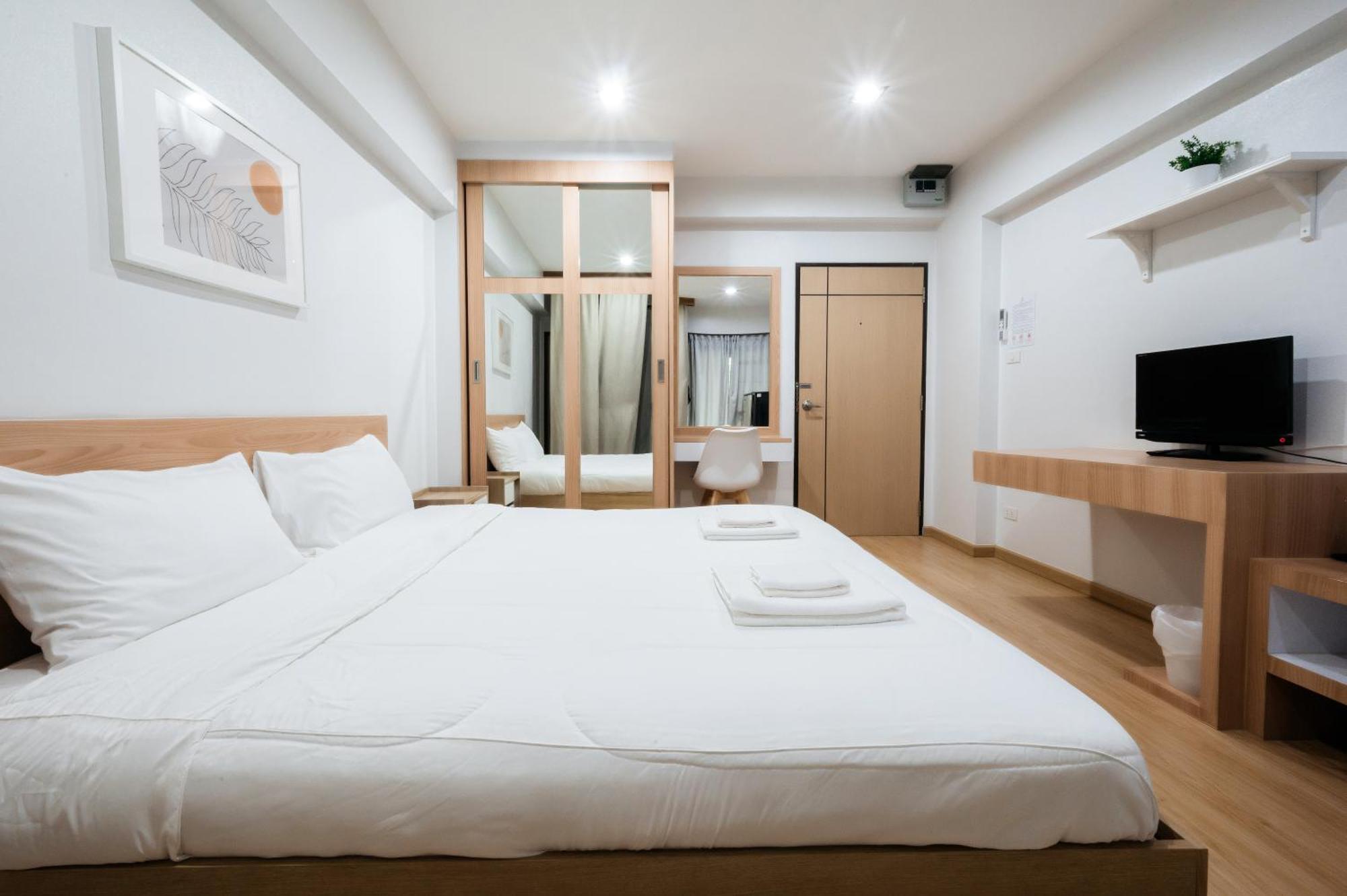 Creston Grand Hotel Suphan Buri Exterior photo